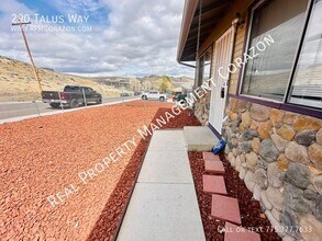 290 Talus Way in Reno, NV - Building Photo - Building Photo