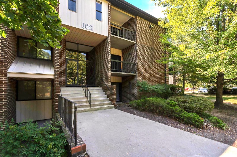 11242 Cherry Hill Rd in Beltsville, MD - Building Photo