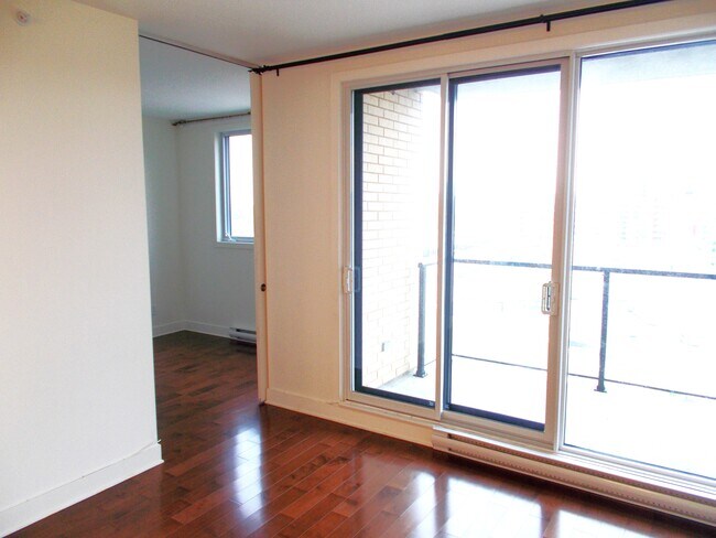 5025 Paré in Montréal, QC - Building Photo - Building Photo