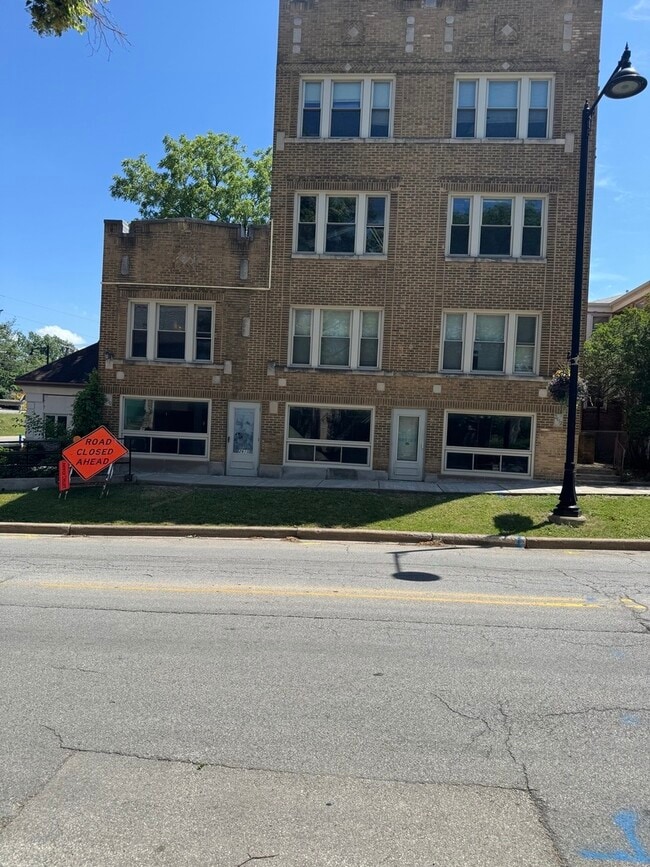 2610 Flossmoor Rd