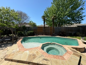 8001 Stonehaven Ln in Rowlett, TX - Building Photo - Building Photo