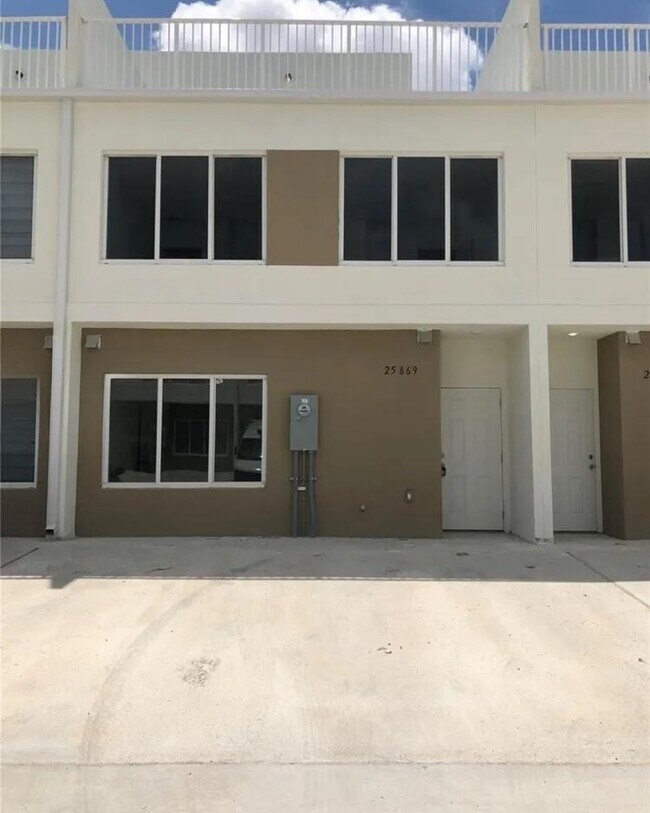 25869 SW 139th Path in Homestead, FL - Foto de edificio - Building Photo