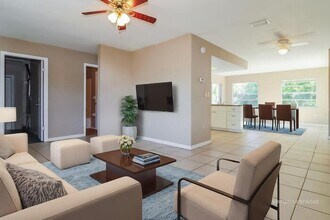 5004 Deltona Blvd in Spring Hill, FL - Building Photo - Building Photo