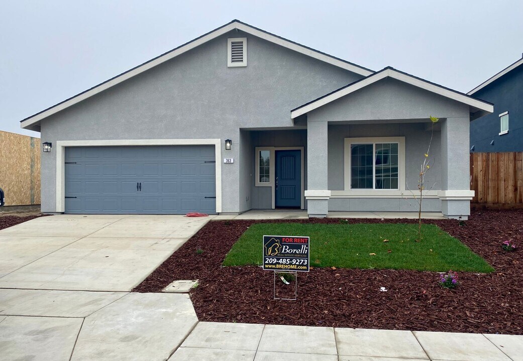 363 Oleander Dr in Chowchilla, CA - Building Photo