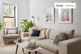 Prime ROOM at The Hancock House, Unit 1 in Brooklyn, NY - Foto de edificio - Building Photo