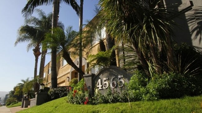 4565 Hazeltine Ave, Unit 215