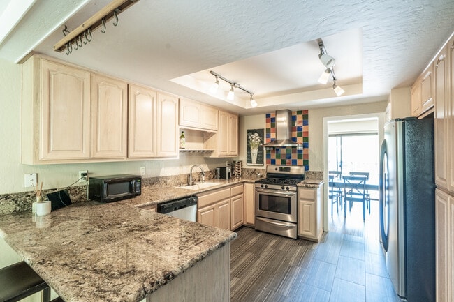 1446 Quail View Cir