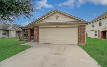 2106 Bishop Hollow Ln in Rosenberg, TX - Building Photo - Building Photo