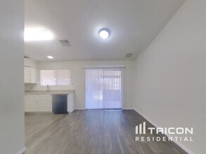 8921 W Echo Ln in Peoria, AZ - Building Photo - Building Photo