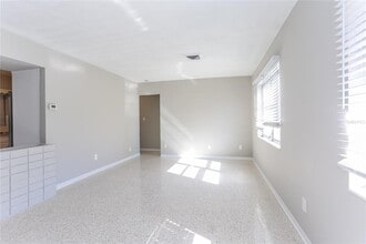 7941 23rd Ave N in St. Petersburg, FL - Building Photo - Building Photo