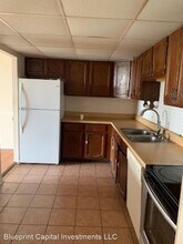 9078 W Heathwood Dr-Unit -Unit 3C in Niles, IL - Building Photo - Building Photo