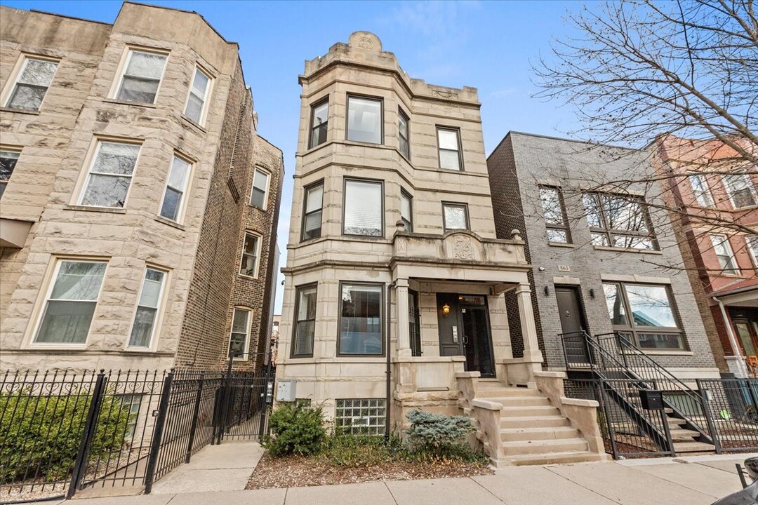 867 N Mozart St in Chicago, IL - Building Photo