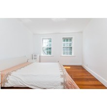 32 Shepard St in Cambridge, MA - Building Photo - Building Photo