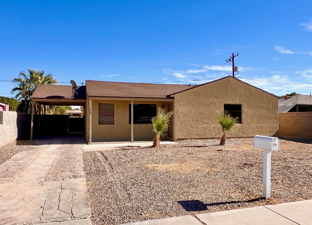 313 S 23rd Ave in Yuma, AZ - Building Photo