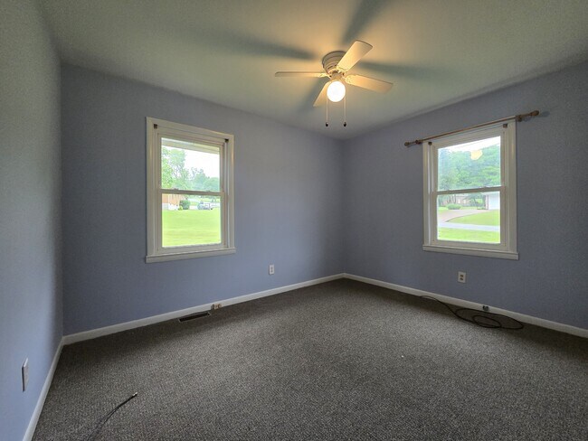 1645 White Dr in Lewisburg, TN - Building Photo - Building Photo