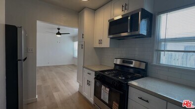 6407 11th Ave in Los Angeles, CA - Building Photo - Building Photo