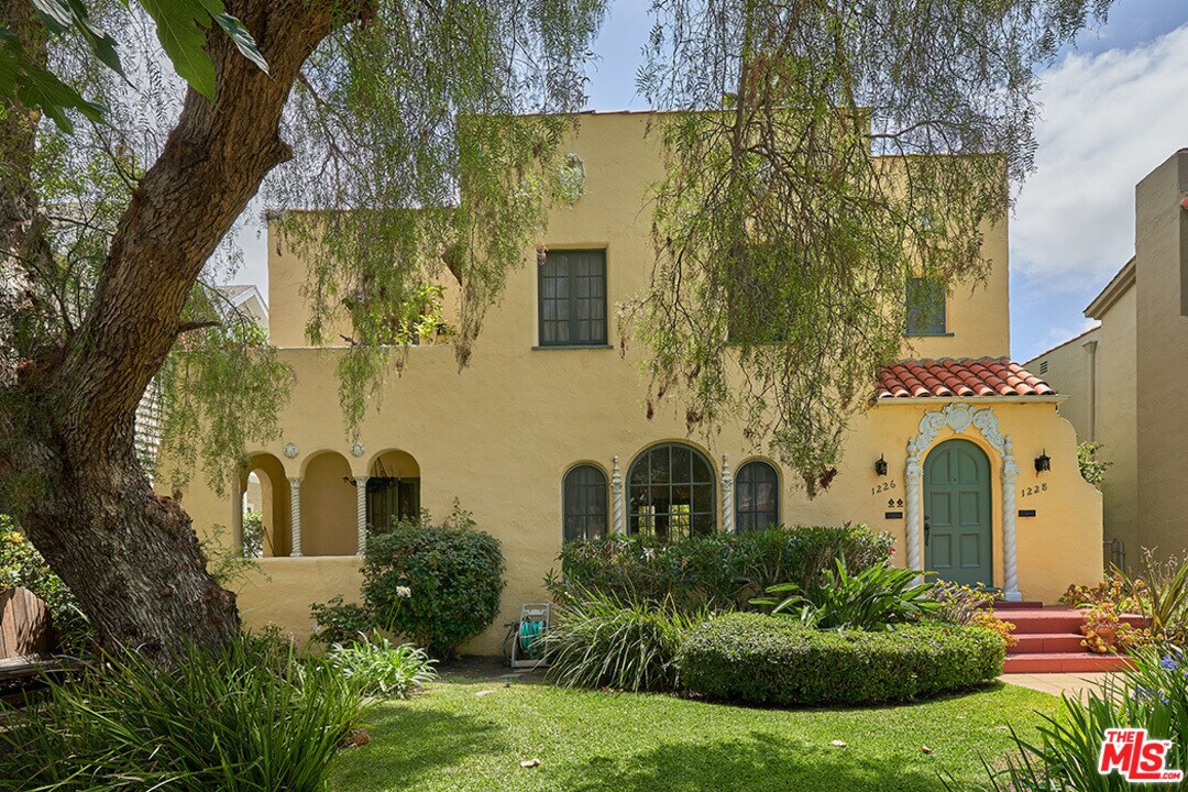 1228 S Hayworth Ave in Los Angeles, CA - Foto de edificio