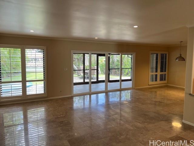 6695 Hawaii Kai Dr in Honolulu, HI - Building Photo