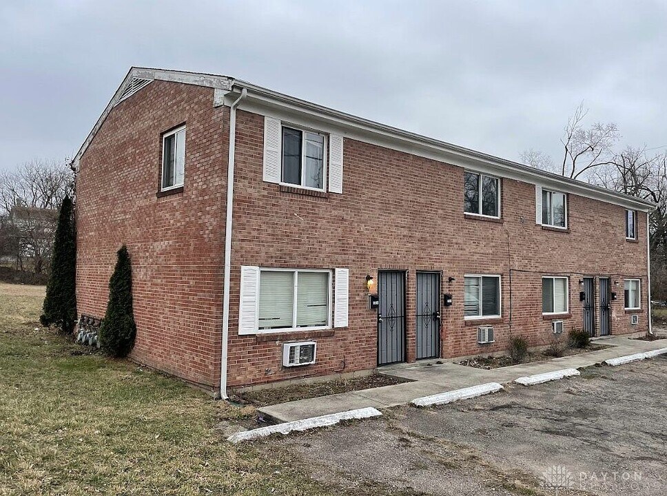 2016 Hickorydale Dr in Dayton, OH - Building Photo