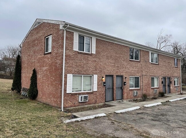 property at 2016 Hickorydale Dr