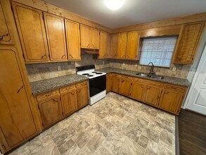 206 Brown Pl in Bessemer, AL - Building Photo - Building Photo