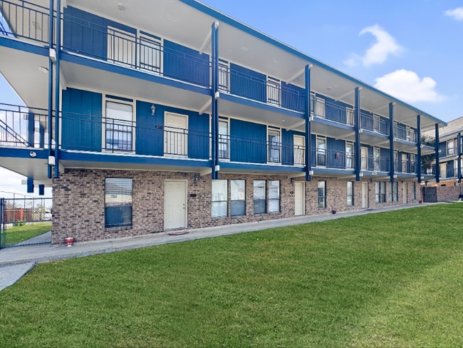 4289 Lac Saint Pierre Dr, Unit 202 in Harvey, LA - Foto de edificio - Building Photo