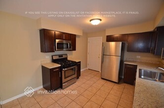 445 N Douglas Ave in Villa Park, IL - Foto de edificio - Building Photo