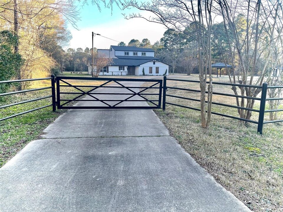 31423 Reids Prairie Rd in Waller, TX - Building Photo