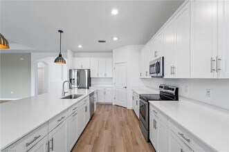 1779 Hagen Ct in Naples, FL - Foto de edificio - Building Photo