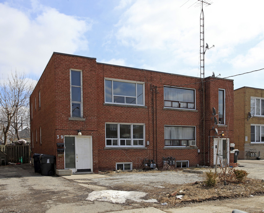 41 Penhurst Ave in Toronto, ON - Building Photo