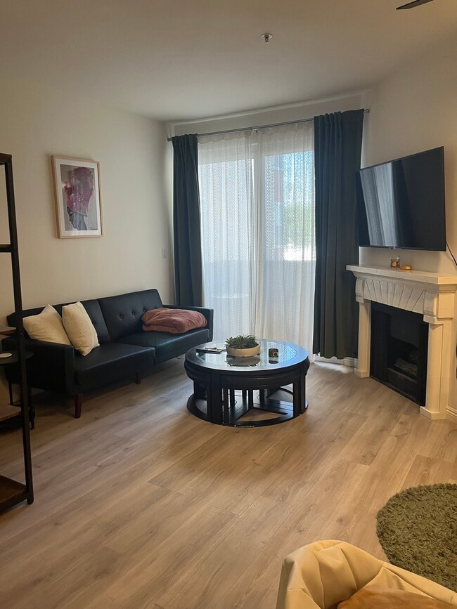 property at 620 S Gramercy Pl