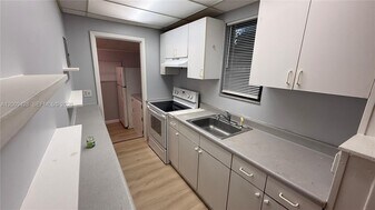 1725 Roosevelt St in Hollywood, FL - Building Photo