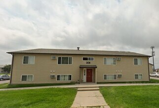 303 Parker Dr in Box Elder, SD - Foto de edificio - Building Photo