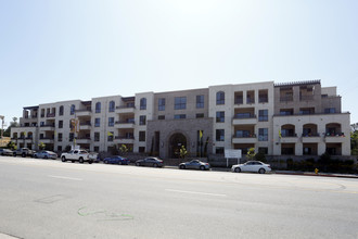 The Balboa in Encino, CA - Foto de edificio - Building Photo