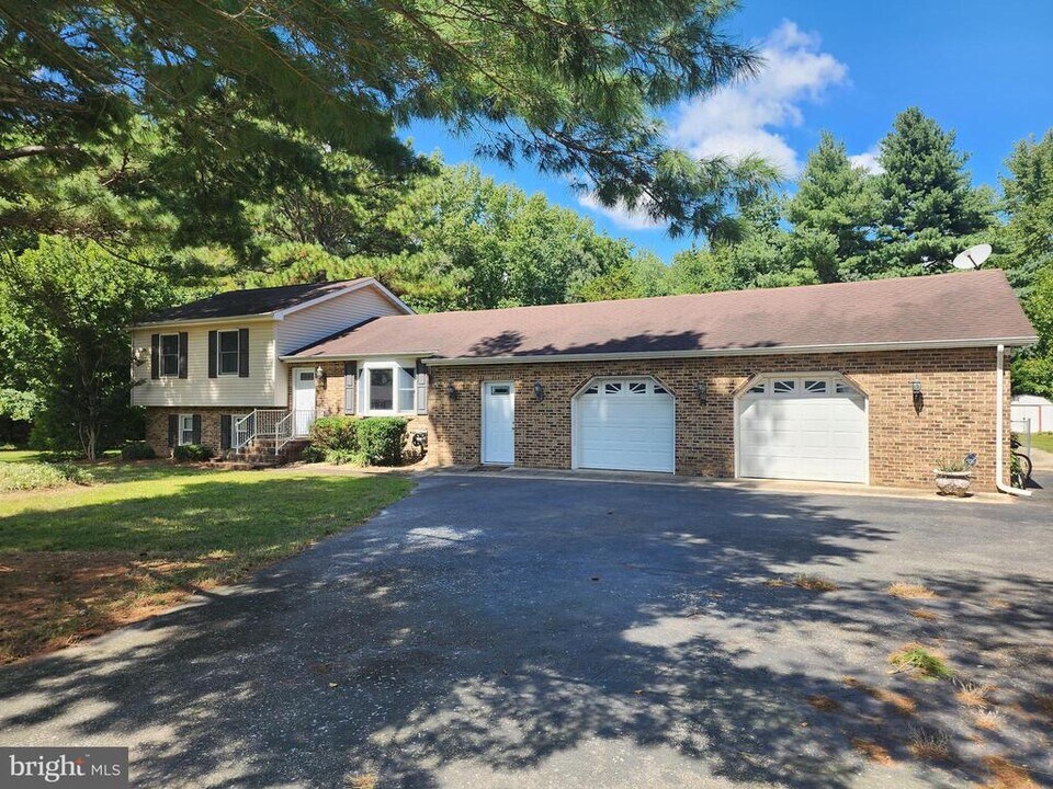3689 Midstate Rd in Felton, DE - Building Photo