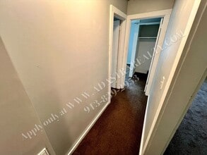 111 S Annie St in Olathe, KS - Foto de edificio - Building Photo