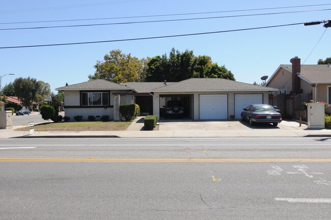 1452 Curtner Ave in San Jose, CA - Foto de edificio - Building Photo