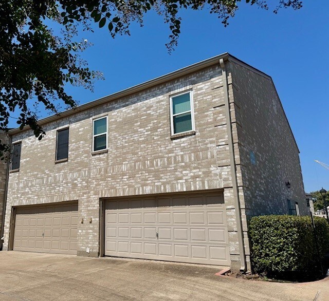 8085 El Mundo St in Houston, TX - Building Photo