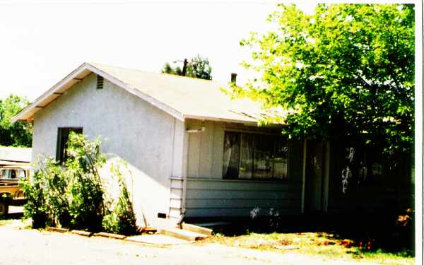 123-125 Anderson Way in Martinez, CA - Foto de edificio