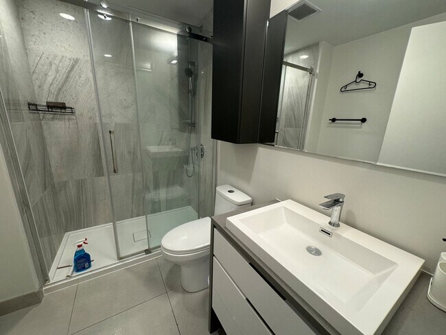 1170 Rue Saint-Antoine O
