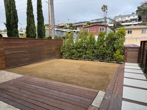 8319 Pershing Dr, Unit Pershing Townhome in Playa Del Rey, CA - Foto de edificio - Building Photo
