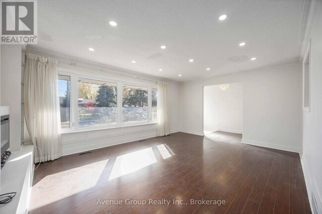 property at 10 Chipping Rd