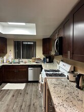 4004 Mahaila Ave in San Diego, CA - Foto de edificio - Building Photo