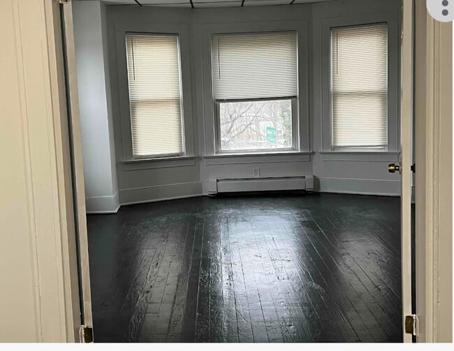 property at 8 Davies Pl