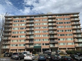 4520 King St, Unit 602 in Alexandria, VA - Building Photo