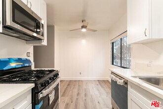 8933 Cadillac Ave-Unit -2 in Los Angeles, CA - Building Photo - Building Photo