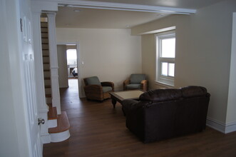 402 Jefferson Ave, Unit 402B in Downingtown, PA - Foto de edificio - Building Photo