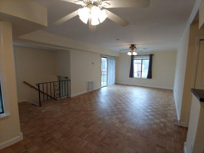 property at 17 Newport Ct