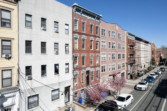 218 Jefferson St in Hoboken, NJ - Building Photo - Building Photo