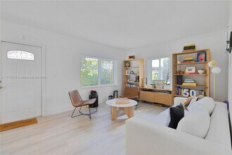 5920 SW 46th St in Miami, FL - Building Photo - Building Photo